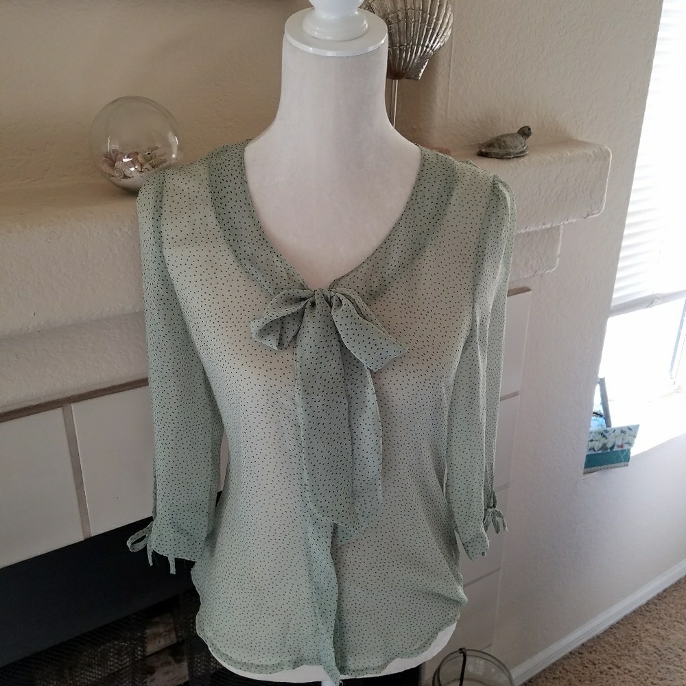 Umger Sheer top